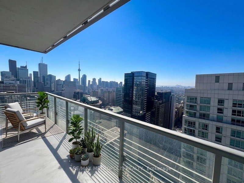 3911 - 386 Yonge Street