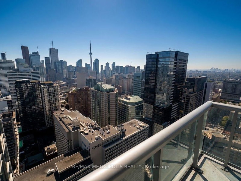 3911 - 386 Yonge Street