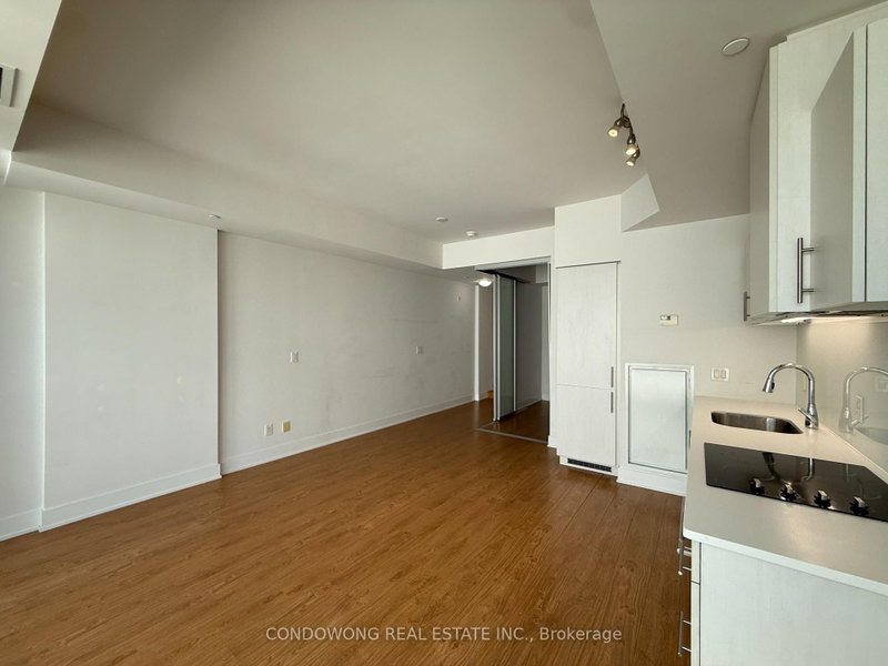 804 - 508 Wellington Street W