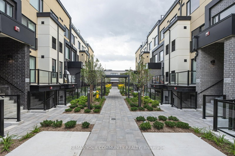 220 - 1650 Victoria Park Avenue