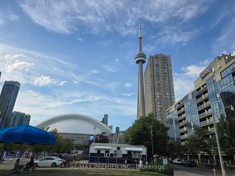 1003 - 270 Queens Quay W