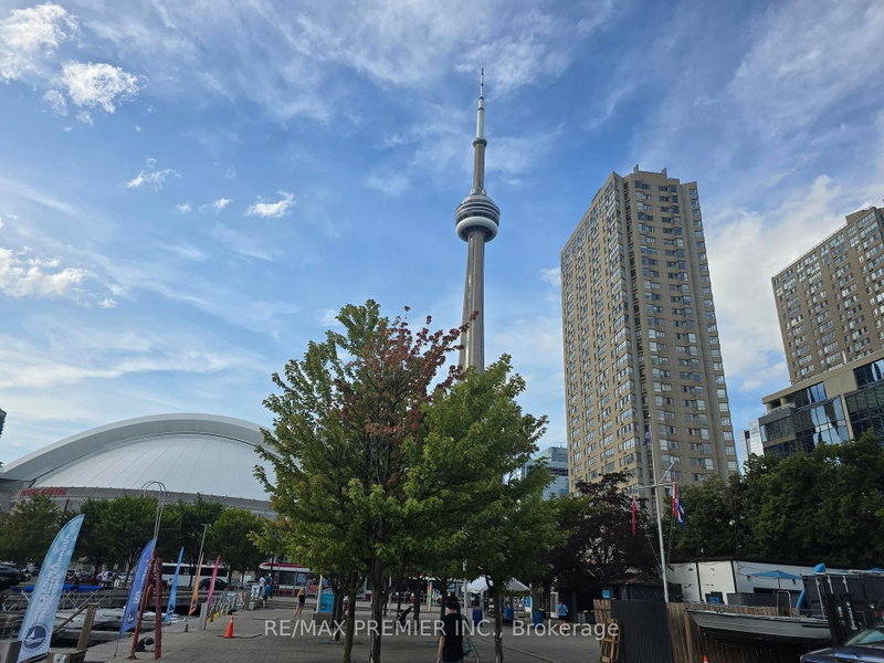 1003 - 270 Queens Quay W