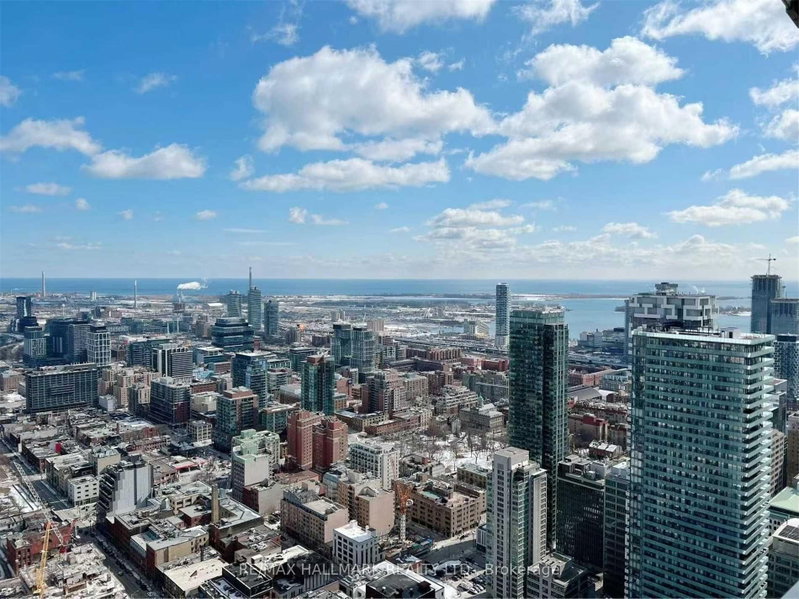 5006 - 197 Yonge Street