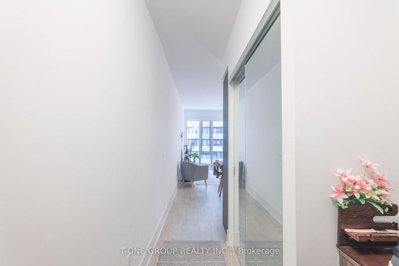 815 - 470 Front Street W
