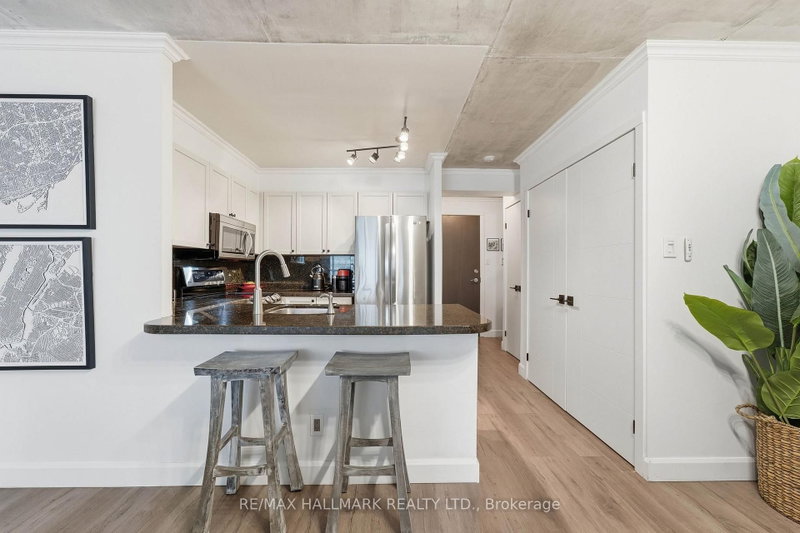 705 - 600 Queens Quay W