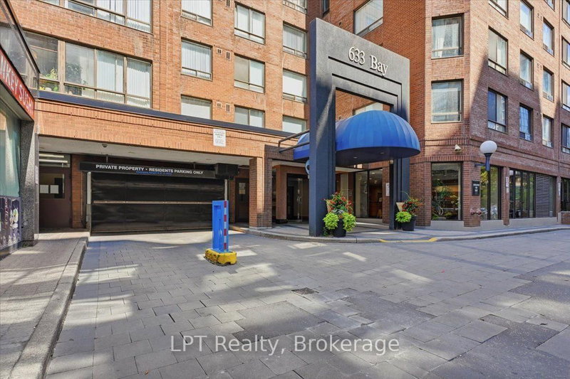 2721 - 633 Bay Street