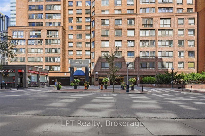 2721 - 633 Bay Street