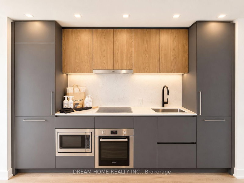 3806 - 609 Sherbourne Street