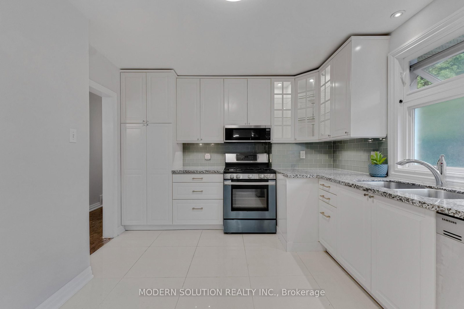 2 Caswell Drive • Toronto, ON photo 8