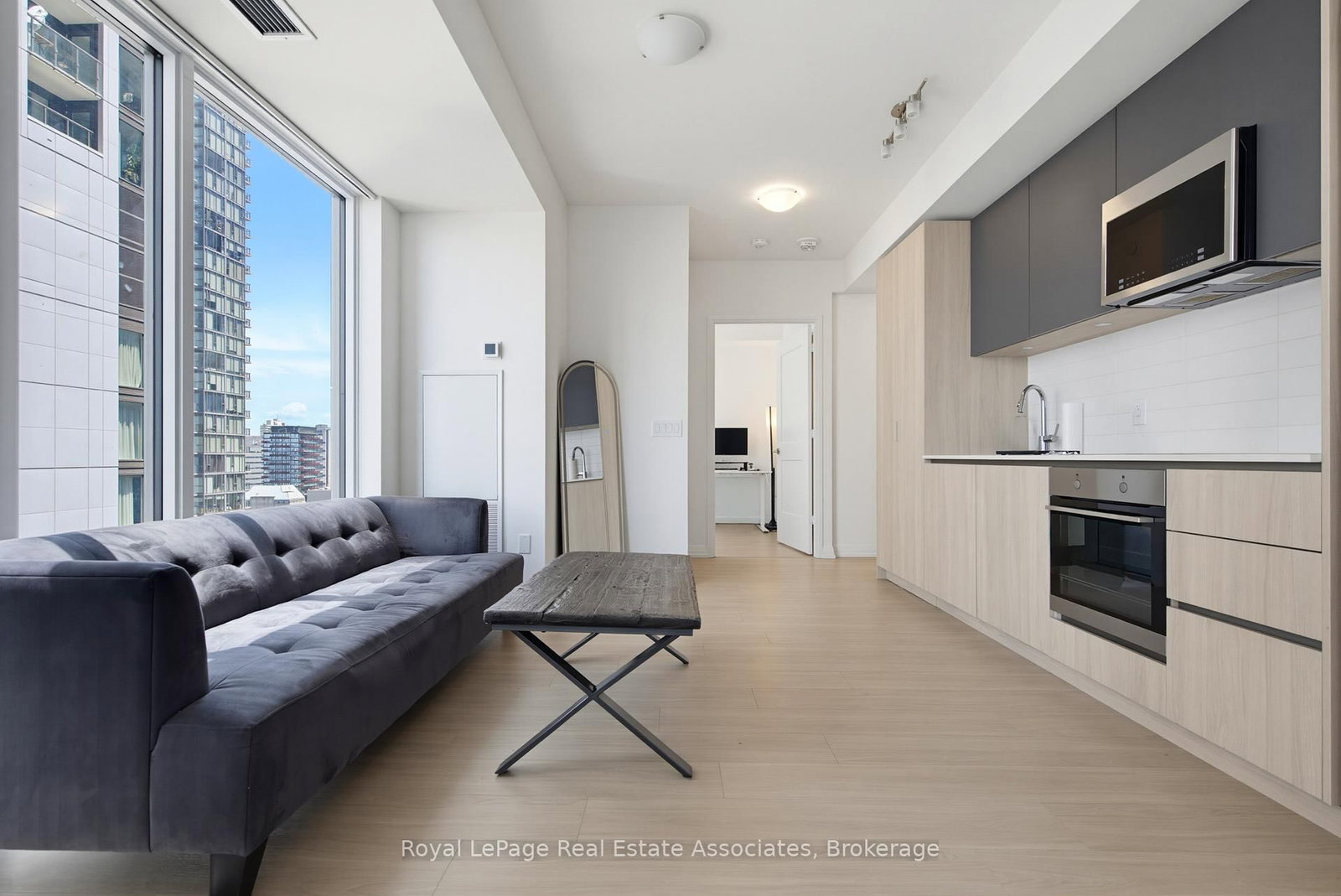 8 Widmer Street • #2403 • Toronto, ON photo 9