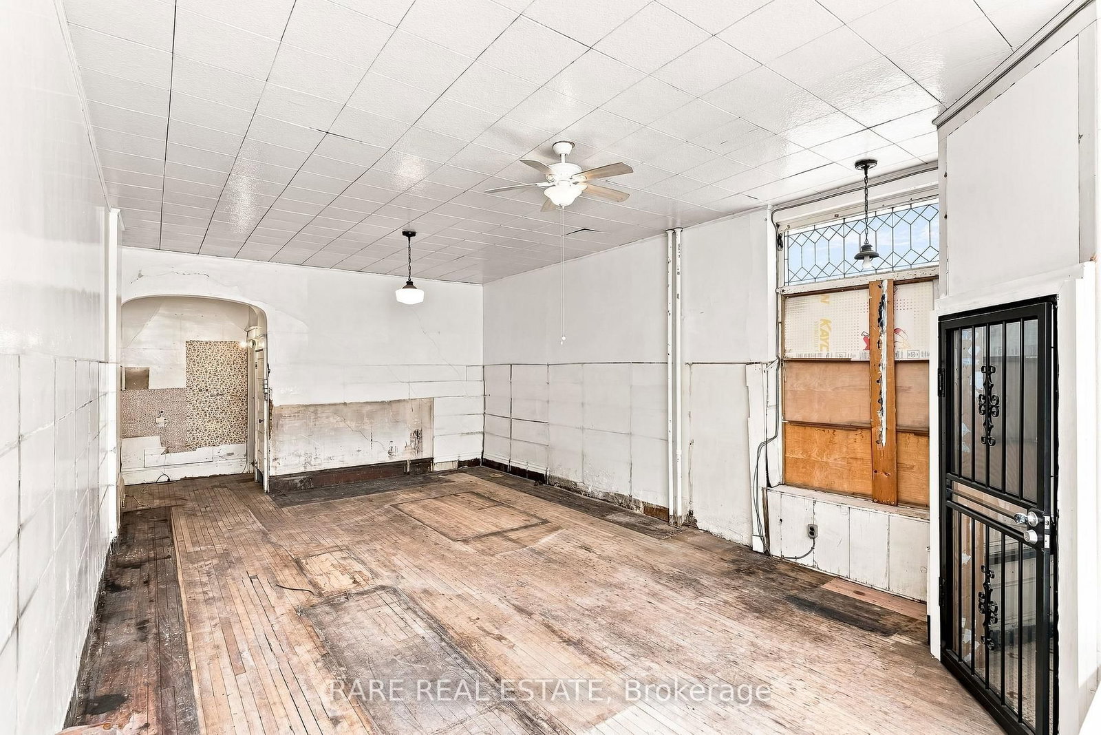 198 1/2 Carlton Street • Toronto, ON photo 16