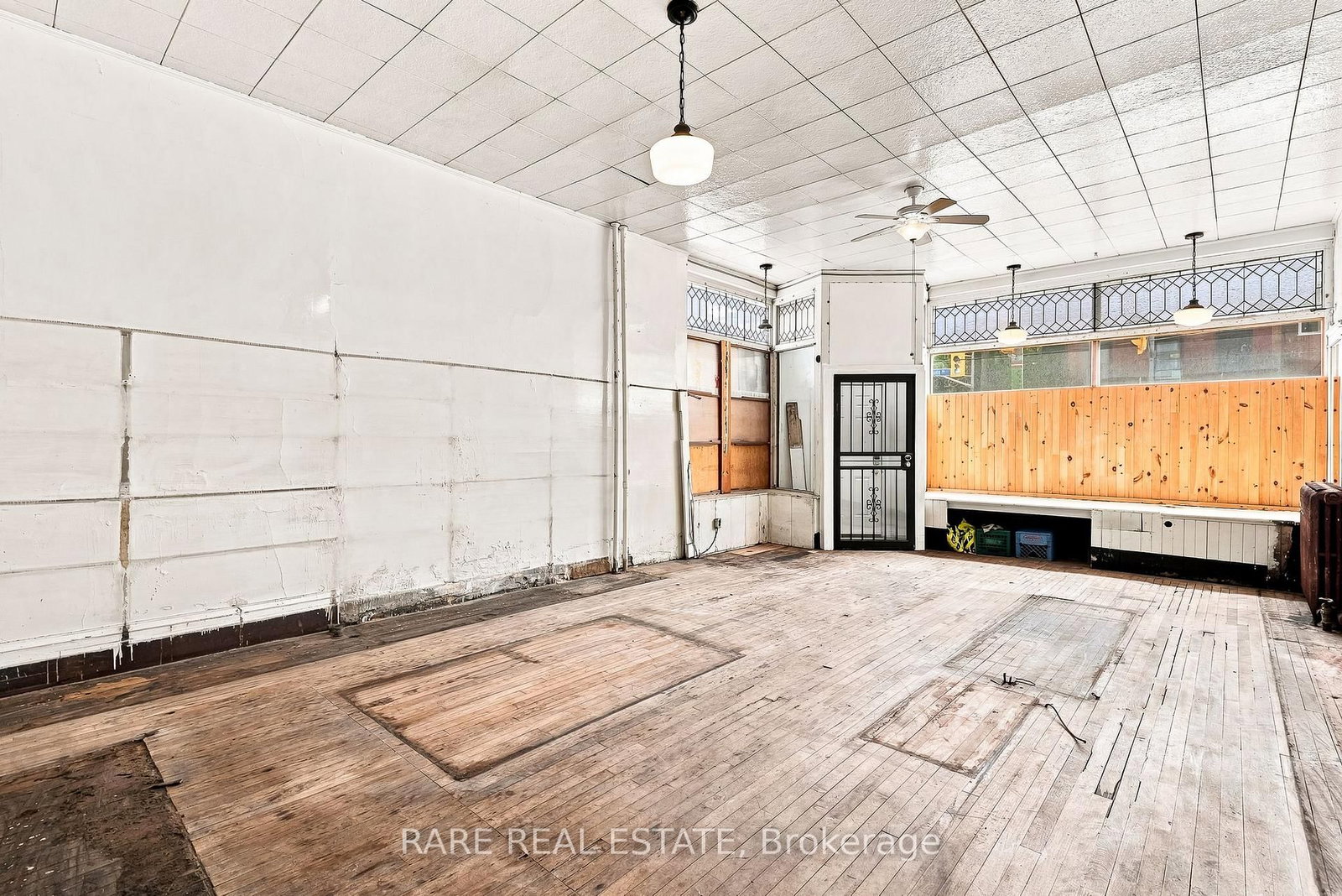 198 1/2 Carlton Street • Toronto, ON photo 17