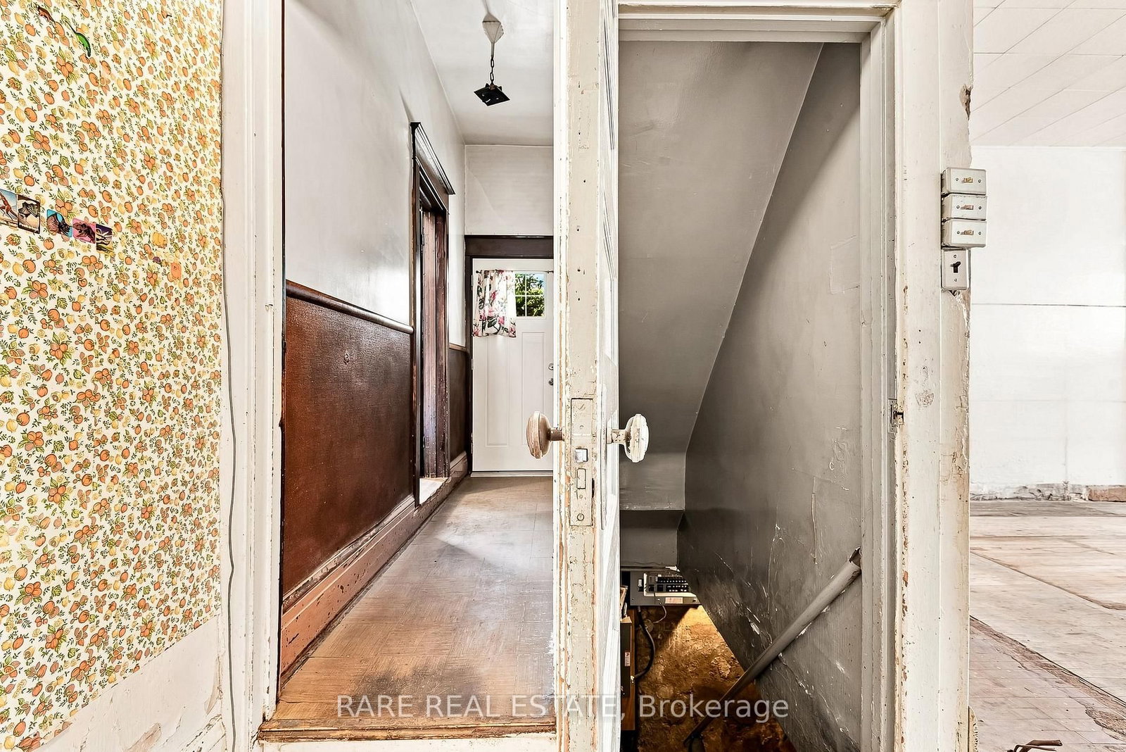 198 1/2 Carlton Street • Toronto, ON photo 19