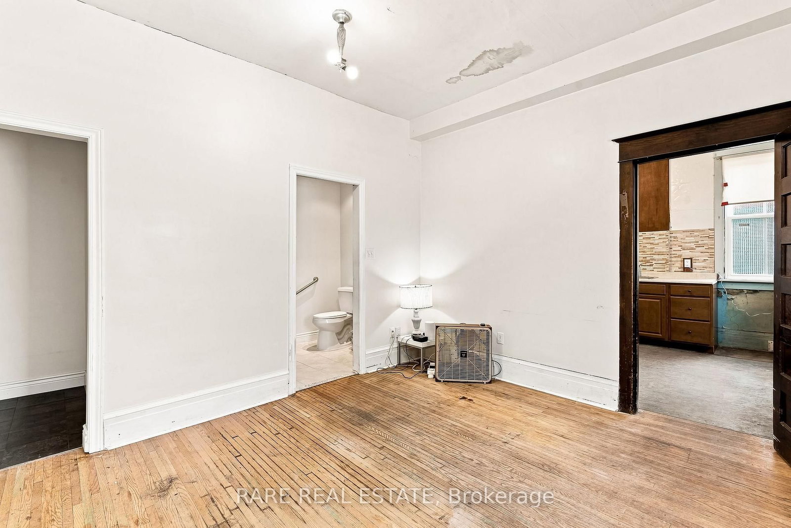 198 1/2 Carlton Street • Toronto, ON photo 20