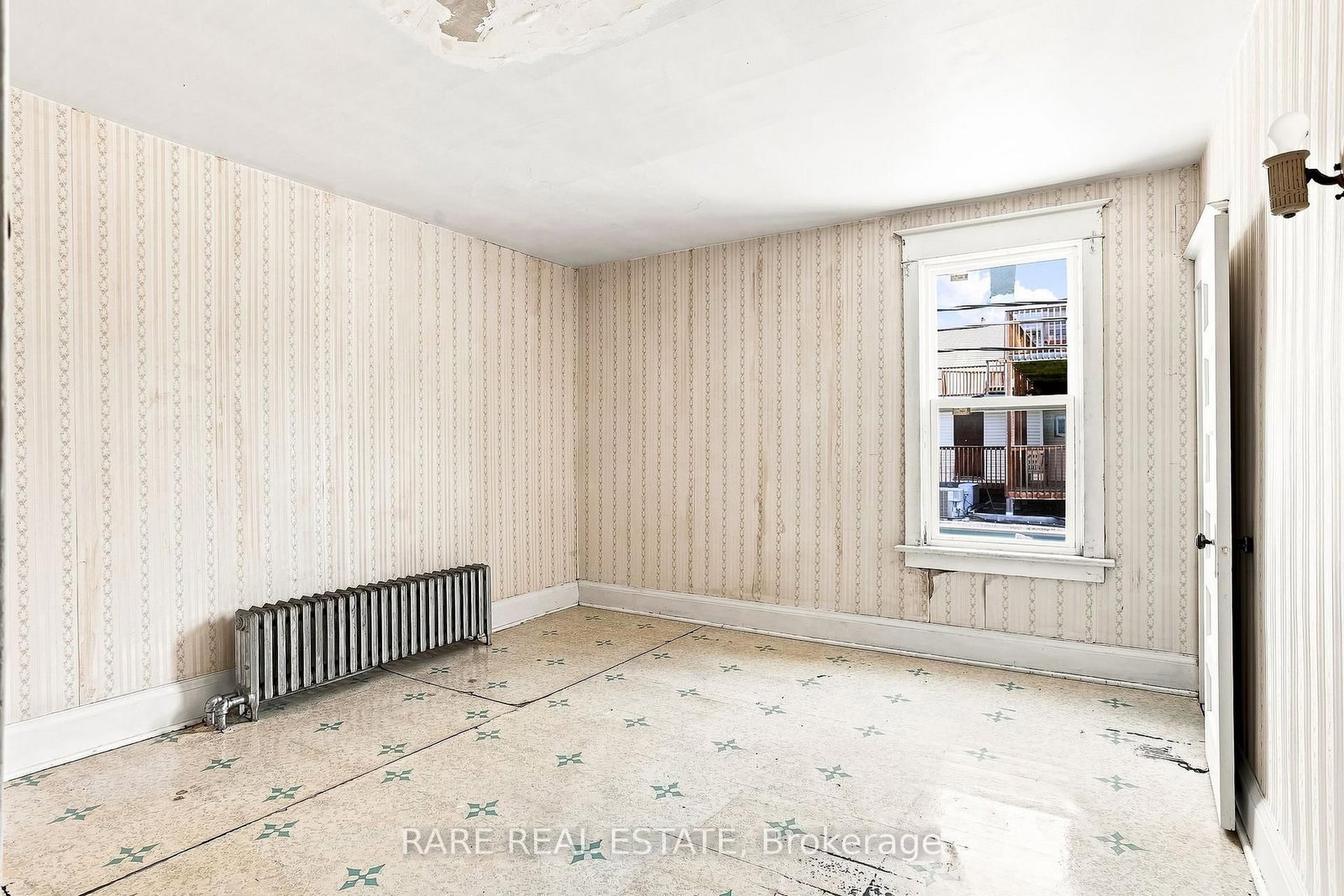 198 1/2 Carlton Street • Toronto, ON photo 28