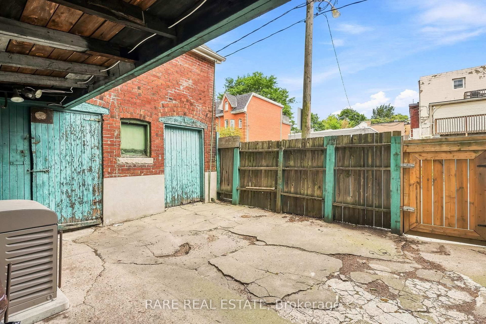 198 1/2 Carlton Street • Toronto, ON photo 33