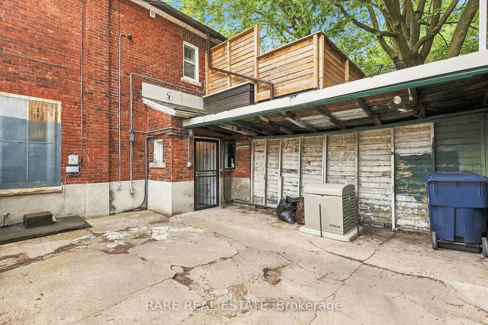 198 1/2 Carlton Street • Toronto, ON photo 34