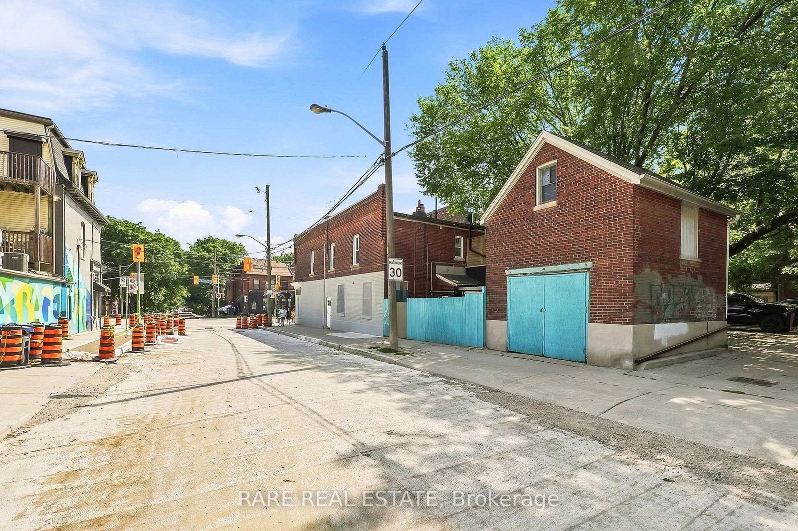 198 1/2 Carlton Street • Toronto, ON photo 38