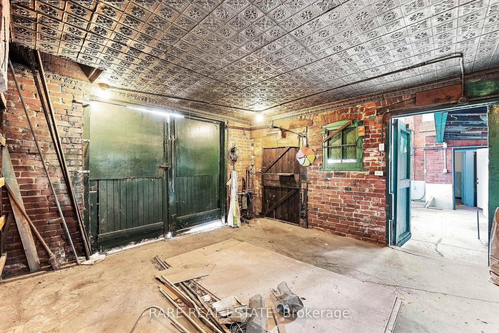 198 1/2 Carlton Street • Toronto, ON photo 39