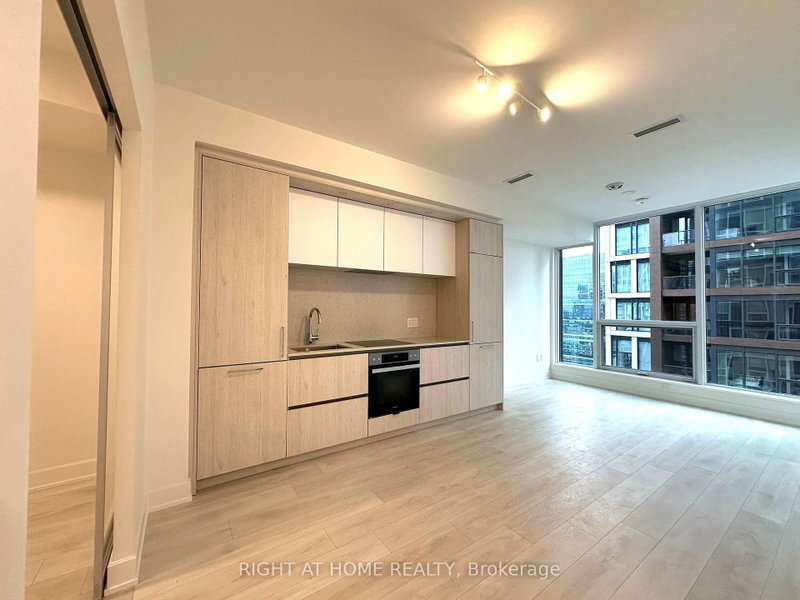 3411 - 35 Mercer Street