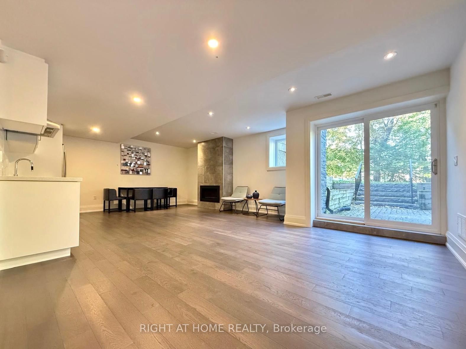 Basemnt - 56 Lloydminster Crescent, Toronto 5