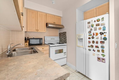 1 Clairtrell Road • #811 • Toronto, ON photo 9