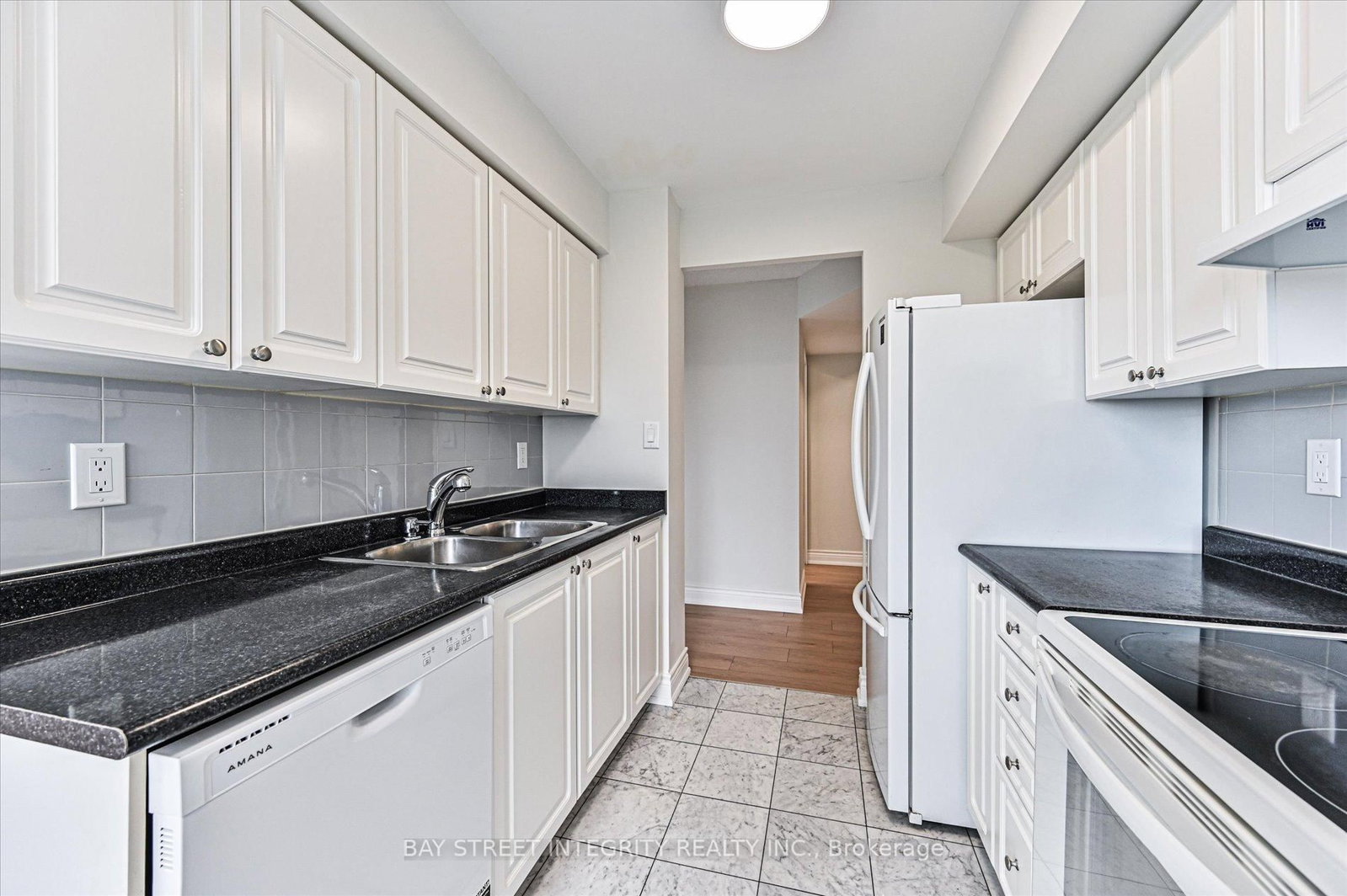 18 Hillcrest Avenue • #602 • Toronto, ON photo 12