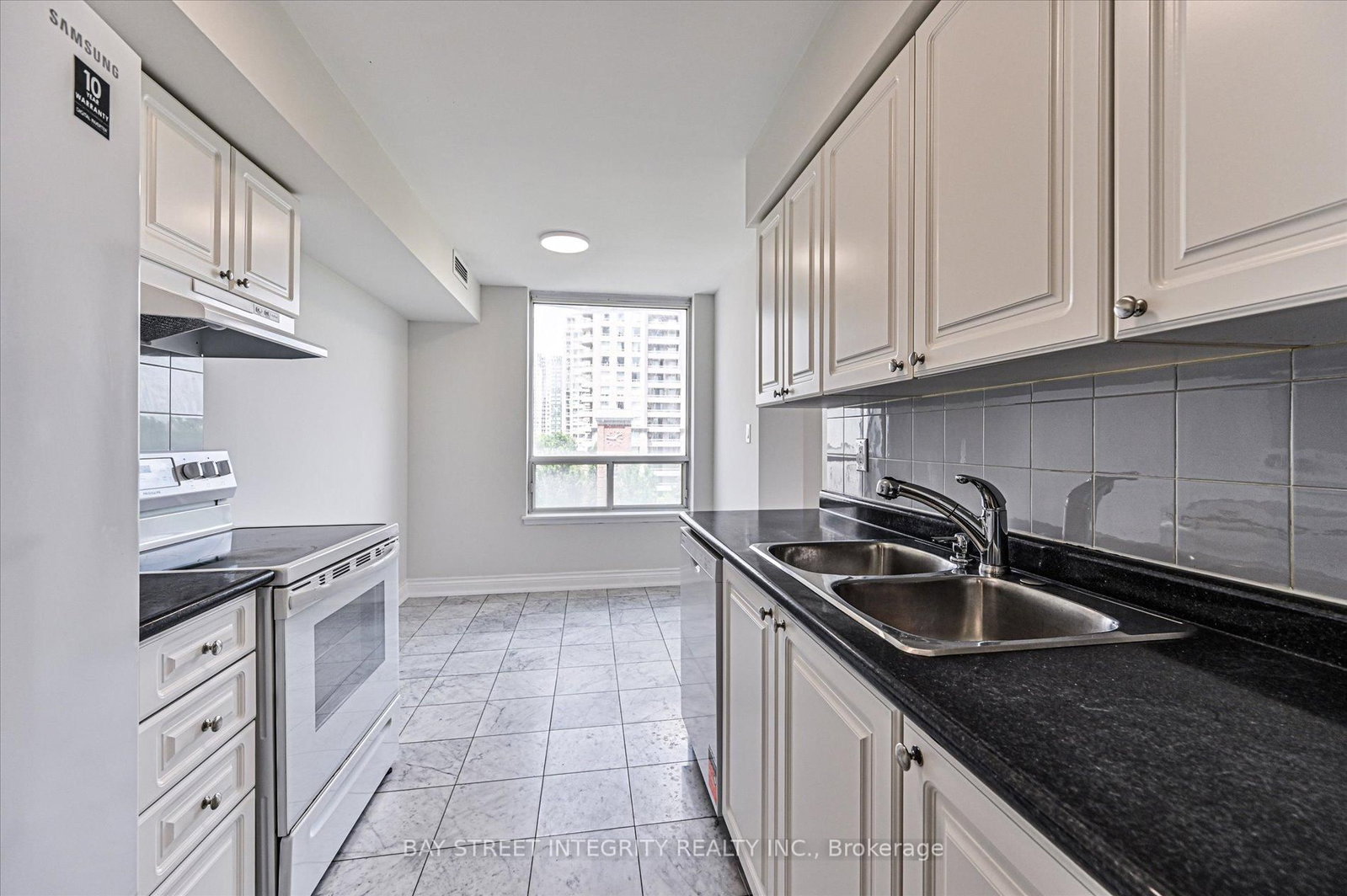 18 Hillcrest Avenue • #602 • Toronto, ON photo 13