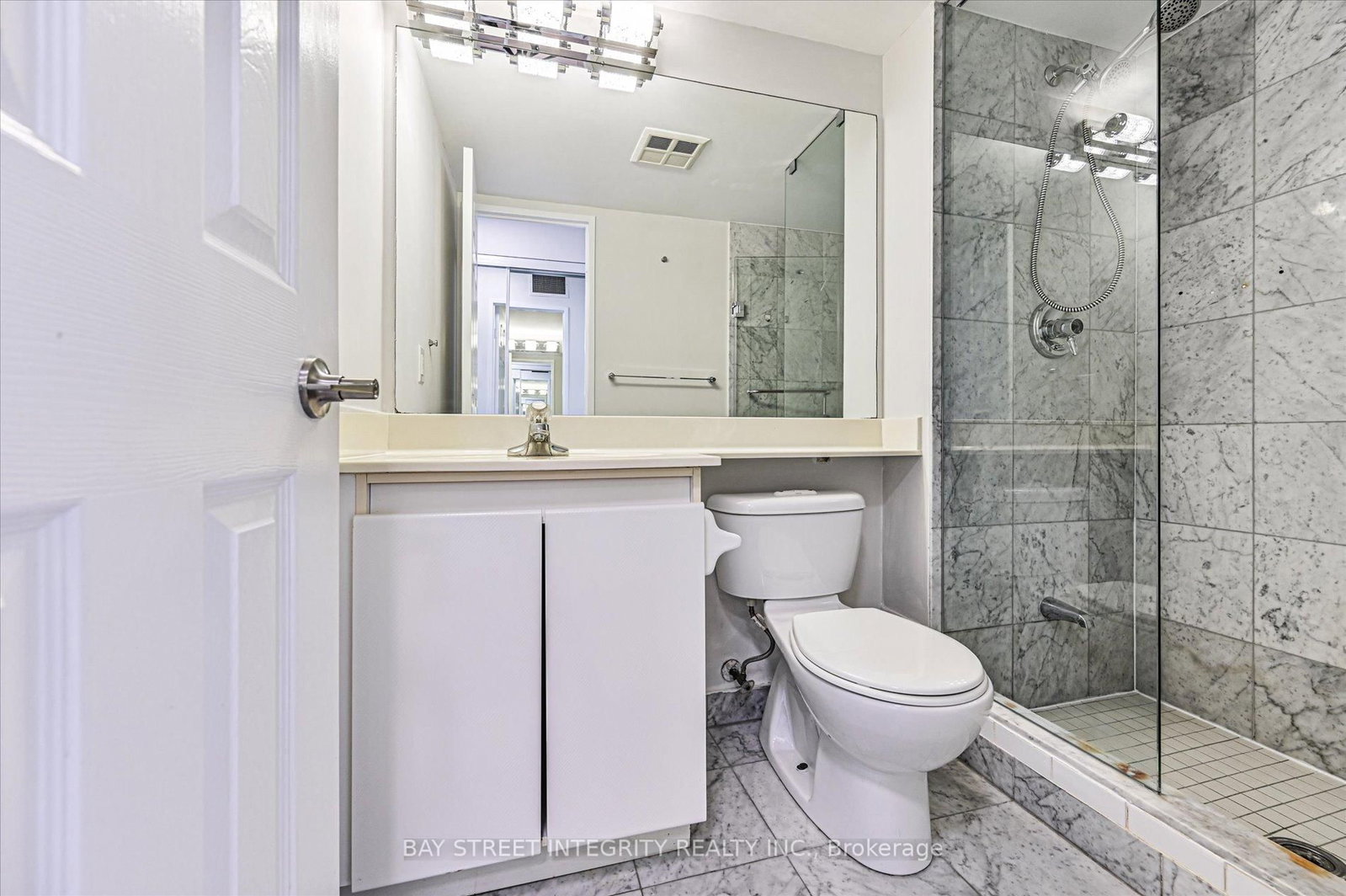 18 Hillcrest Avenue • #602 • Toronto, ON photo 16