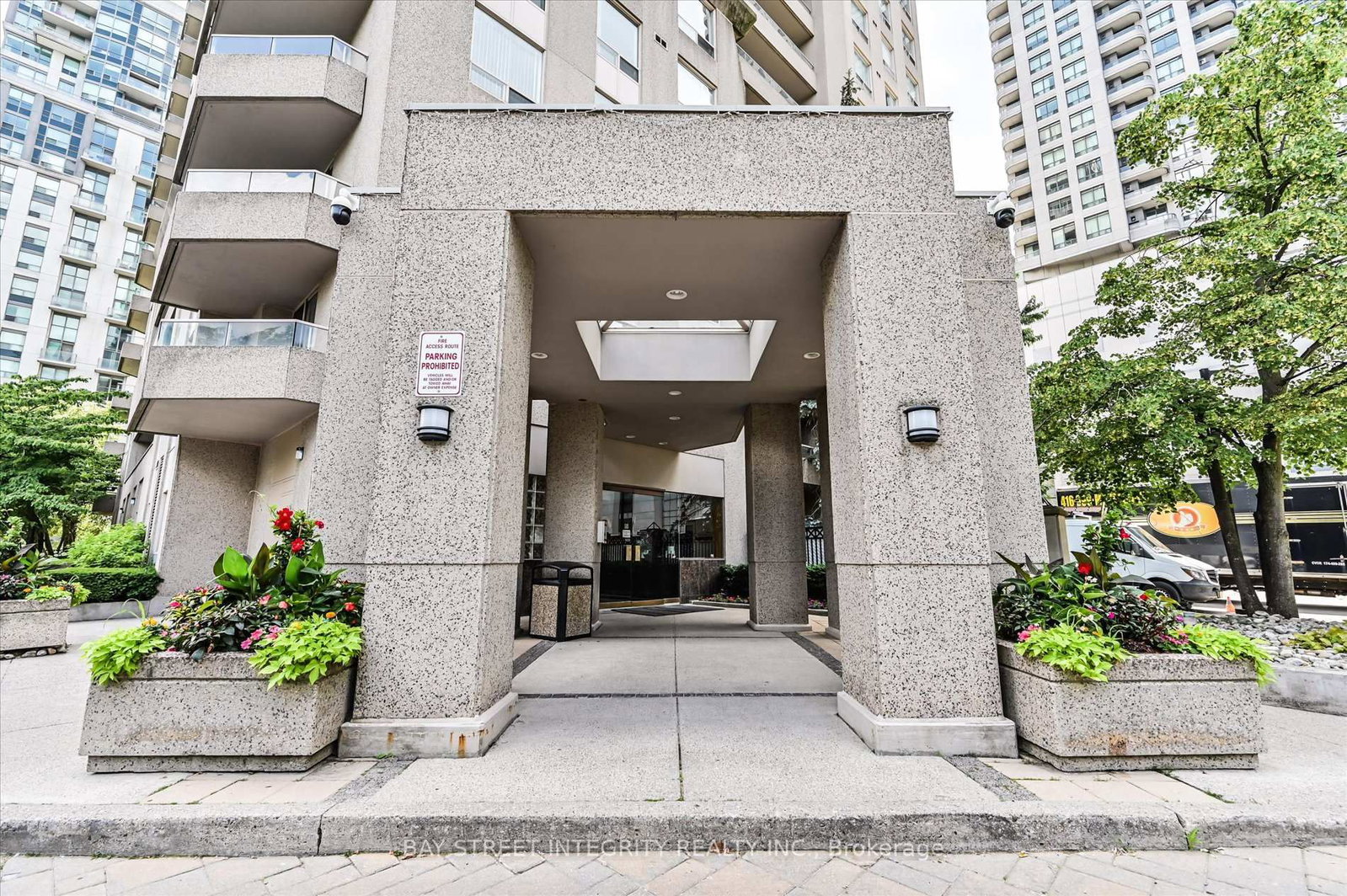 18 Hillcrest Avenue • #602 • Toronto, ON photo 3