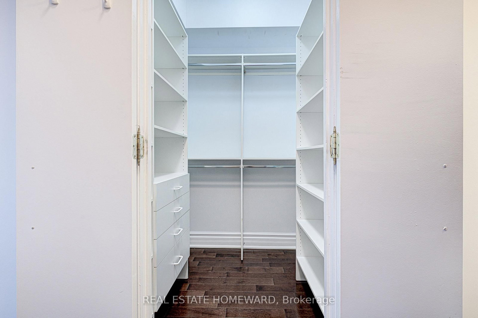 10 OLD YORK MILLS Road • #206 • Toronto, ON photo 12