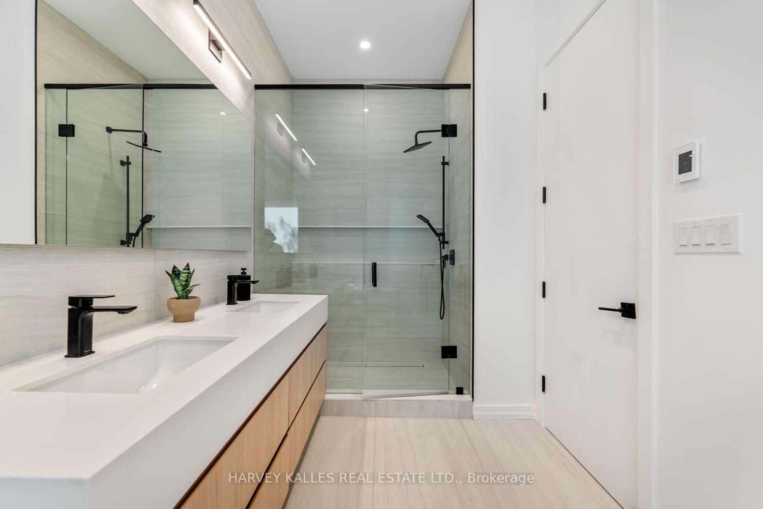 45 Gloucester Grove • Toronto, ON photo 15