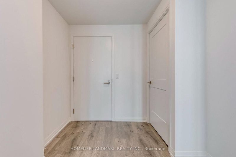 2411 - 8 Widmer Street