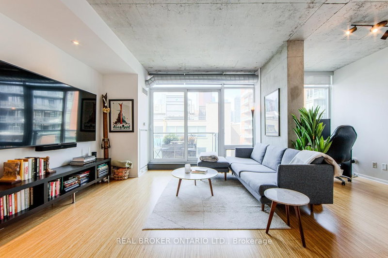 732 - 333 Adelaide Street E