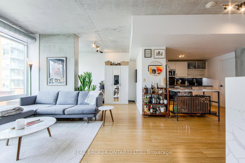 732 - 333 Adelaide Street E