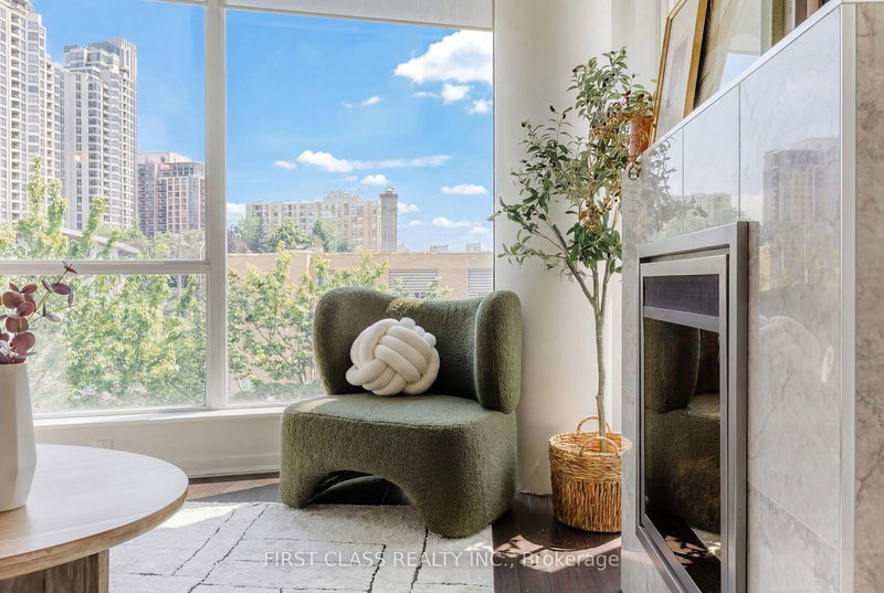 305 - 30 Canterbury Place