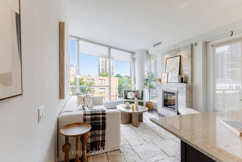305 - 30 Canterbury Place