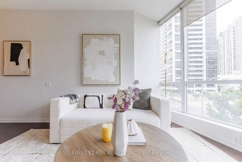 305 - 30 Canterbury Place