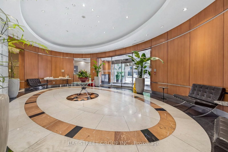 805 - 1121 Bay Street