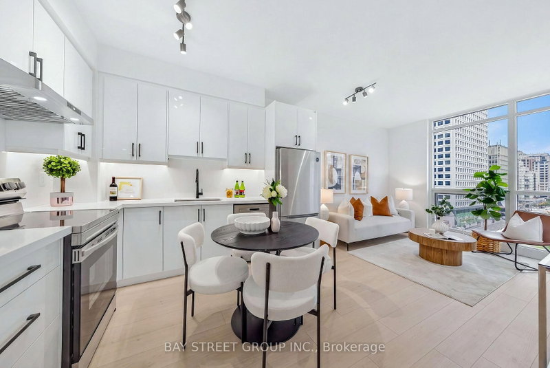805 - 1121 Bay Street