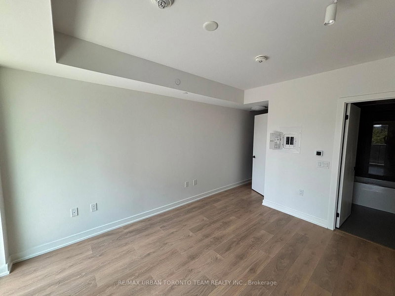 413 - 127 Broadway Avenue