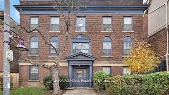 31 - 917 St Clair Avenue W