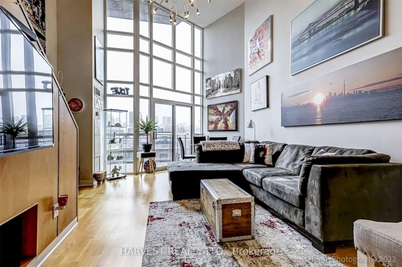 #418 - 255 Richmond Street E