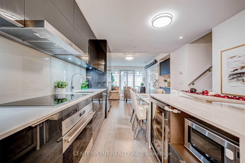 515 - 1 Bloor Street E