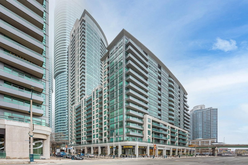 1015 - 25 Lower Simcoe Street N