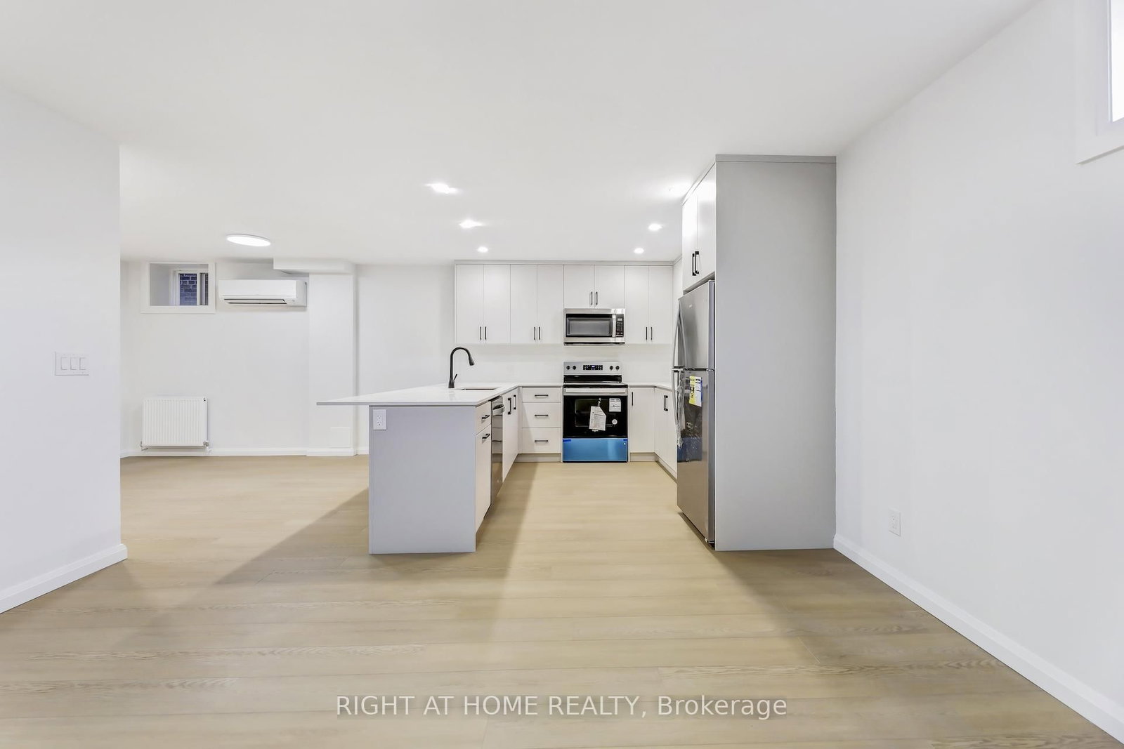 Lower - 35 Braemar Avenue, Toronto 5
