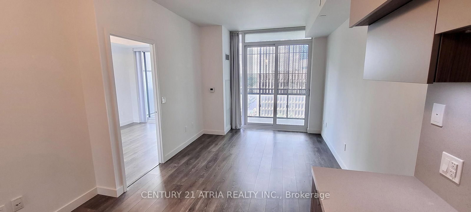 806 - 8 Eglinton Avenue E, Toronto 4