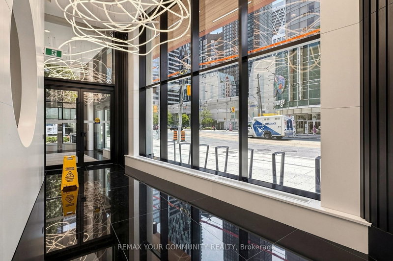 2909 - 280 Dundas Street W