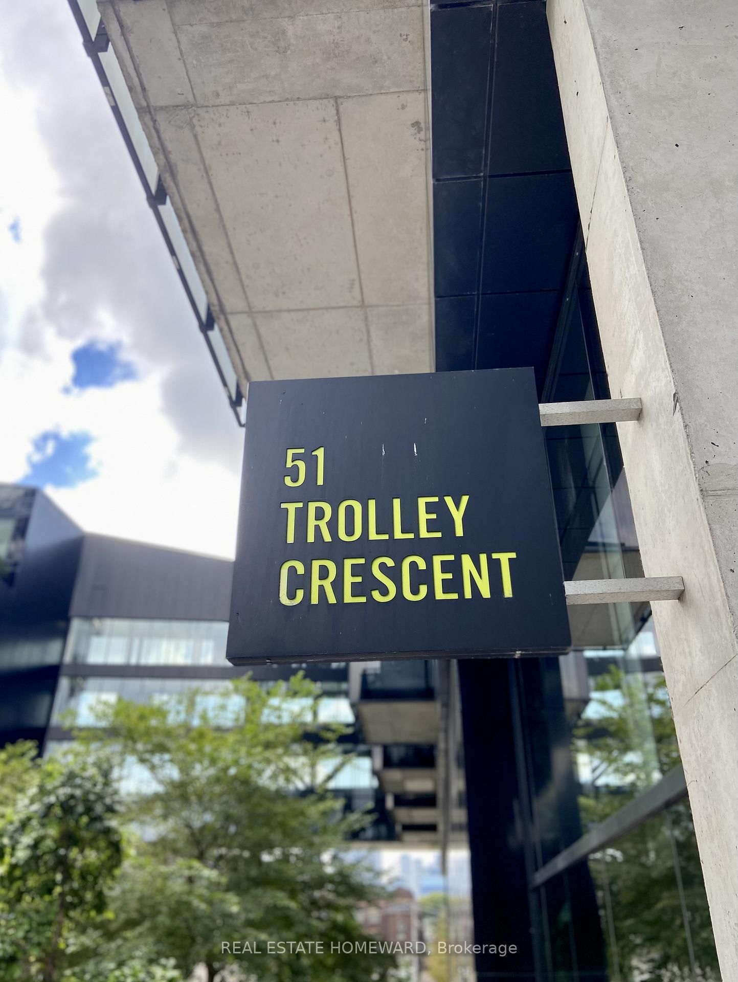 817 - 51 Trolley Crescent, Toronto 3