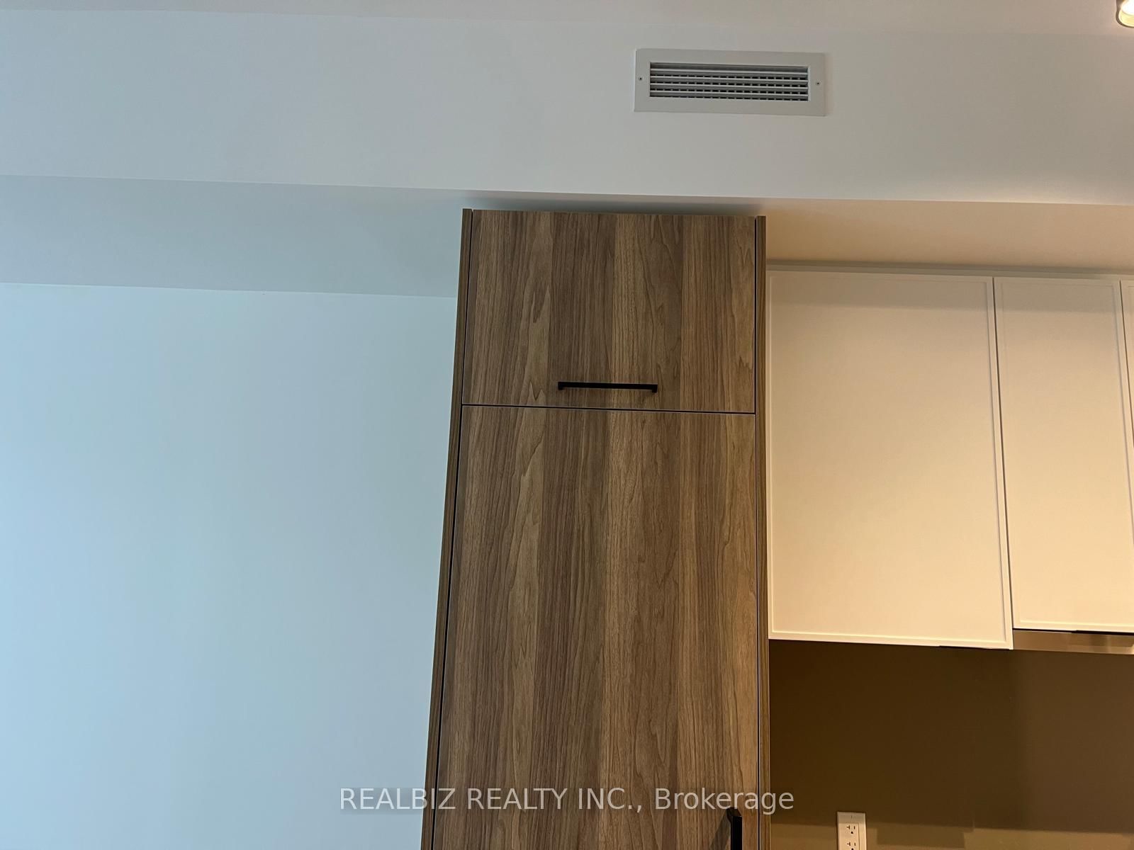 91 Montclair Avenue • #823 • Toronto, ON photo 13